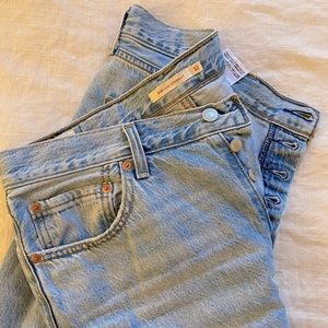 Levi Ribcage Straight 32 (new from Urban)